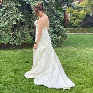 Mikaella Wedding Gown - Ivory - size 4